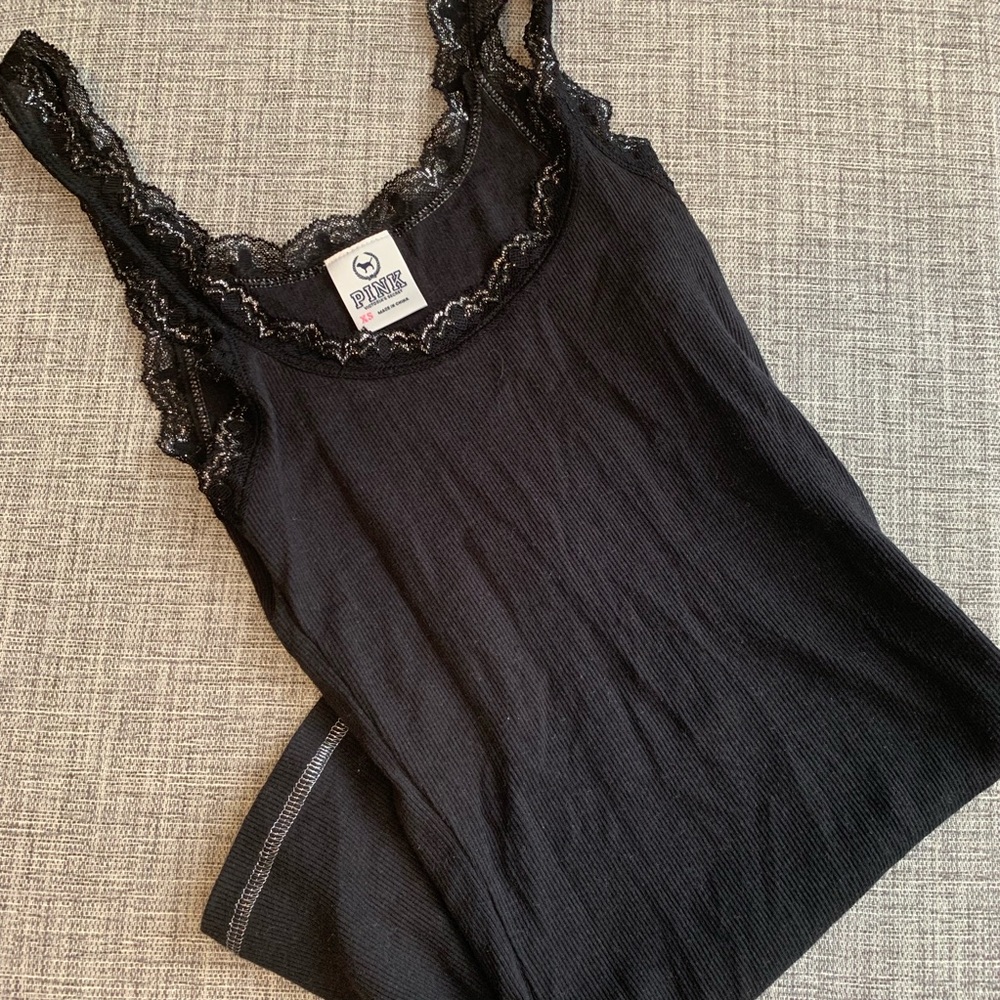 ⬇️ Pink long black tank